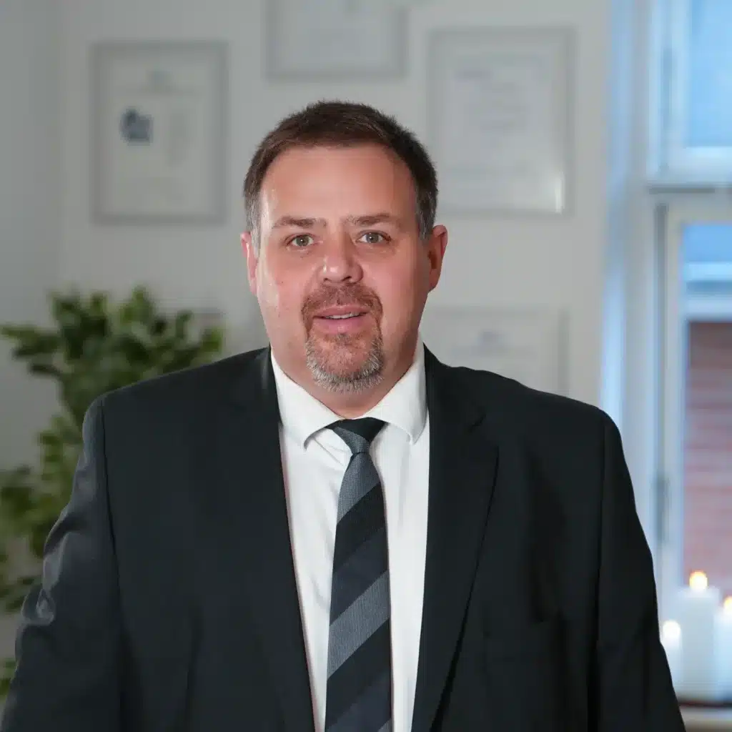 Lars Støve Vogelsang ved Bedemand Keld Andersen